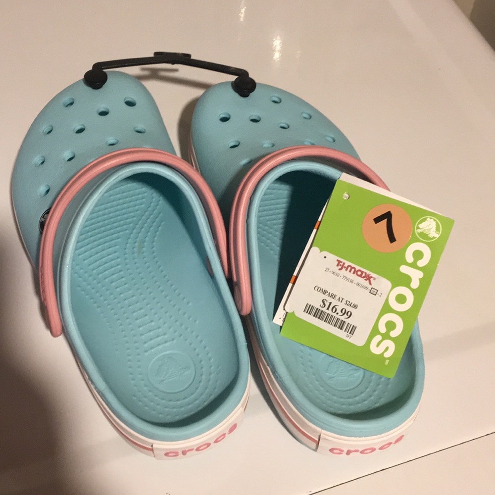 Women’s crocs size 7.